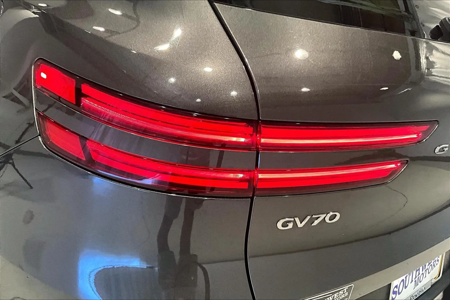 Genesis GV70 photo 24