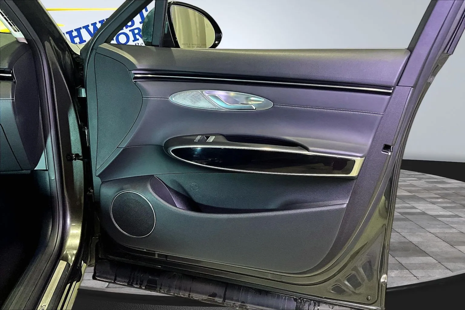 Genesis GV70 photo 28