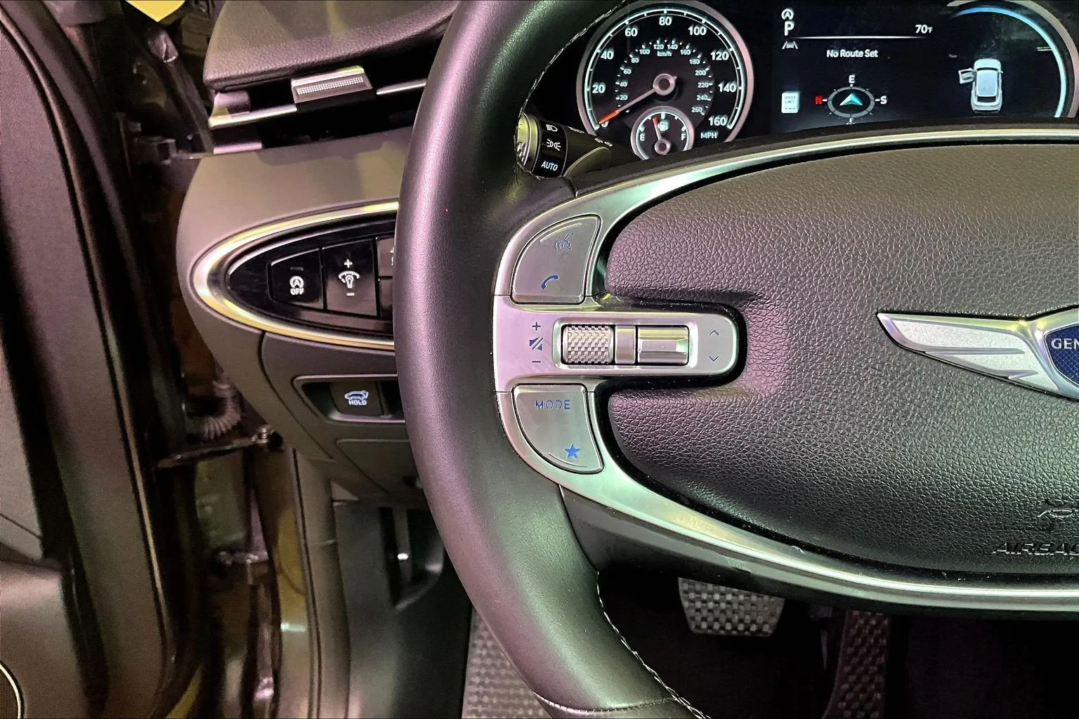 Genesis GV70 photo 12