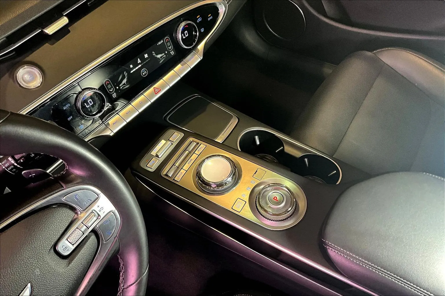 Genesis GV70 photo 19