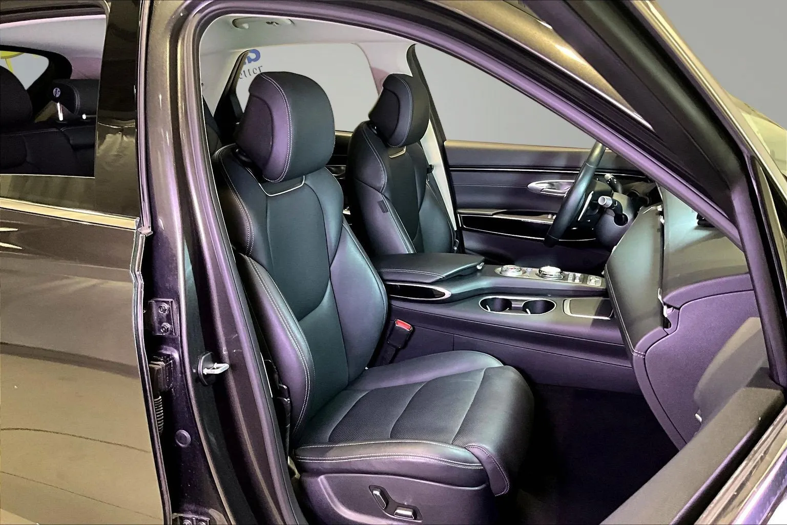 Genesis GV70 photo 29