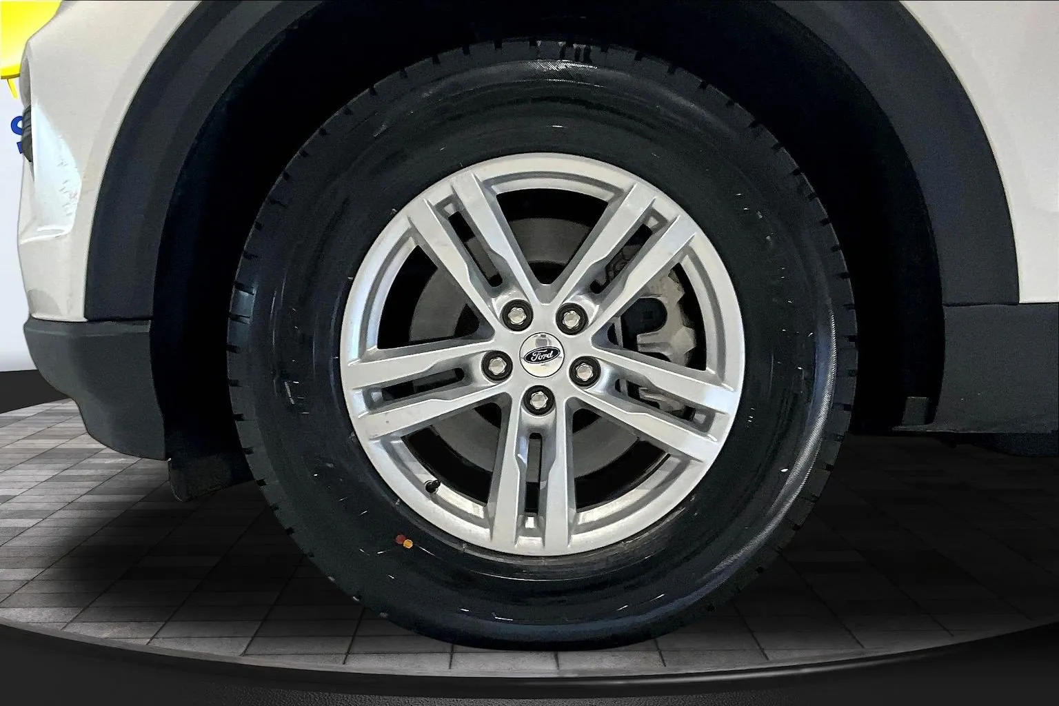 Ford Explorer photo 34