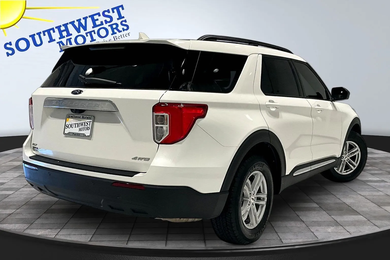 Ford Explorer photo 7