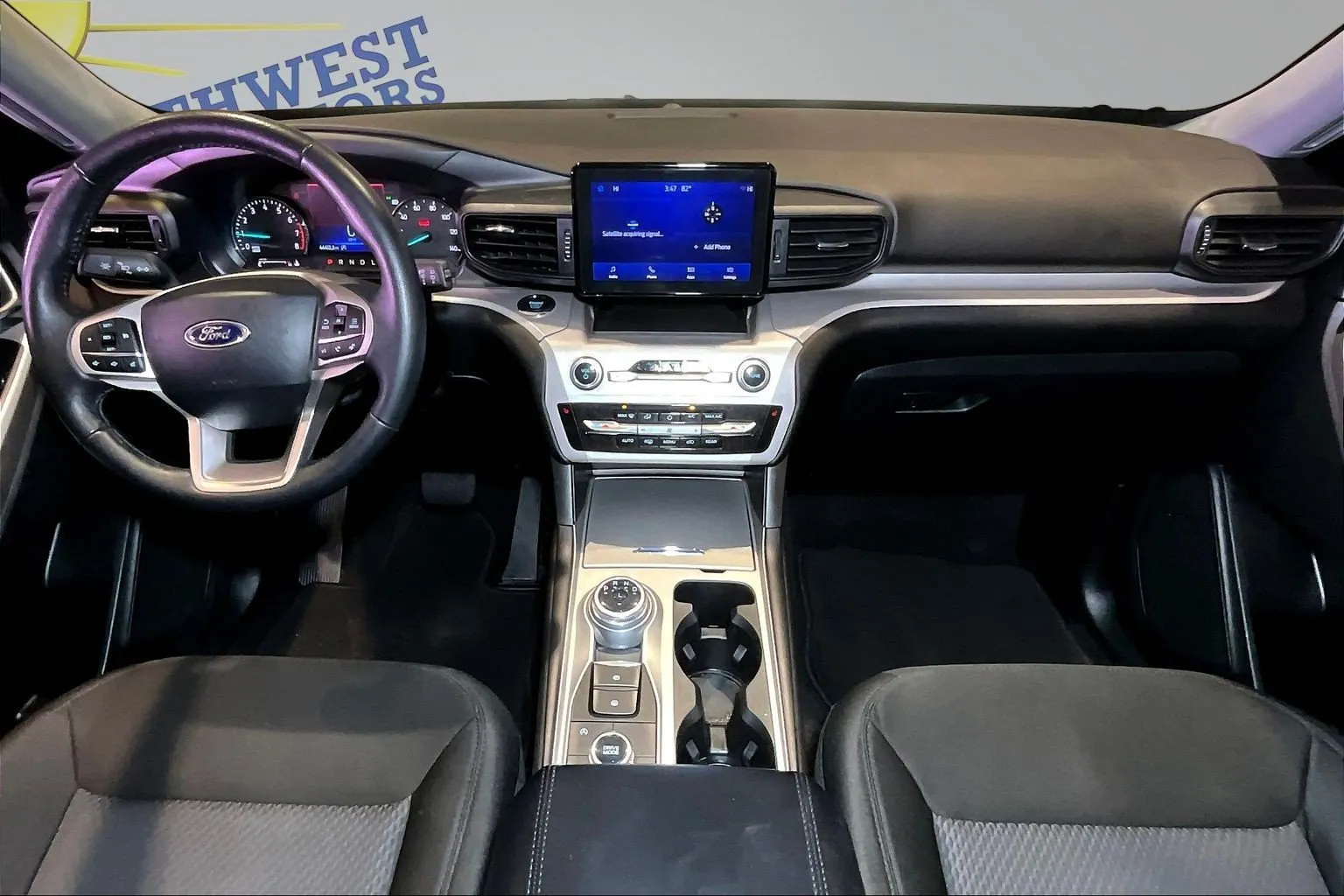 Ford Explorer photo 8