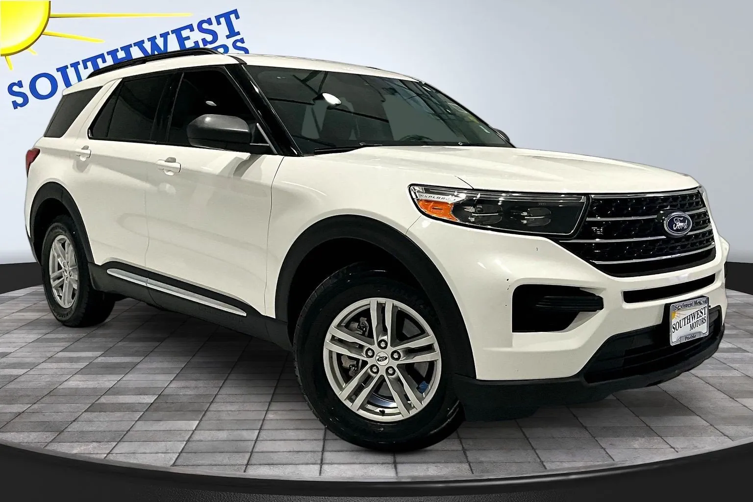 Ford Explorer photo 3