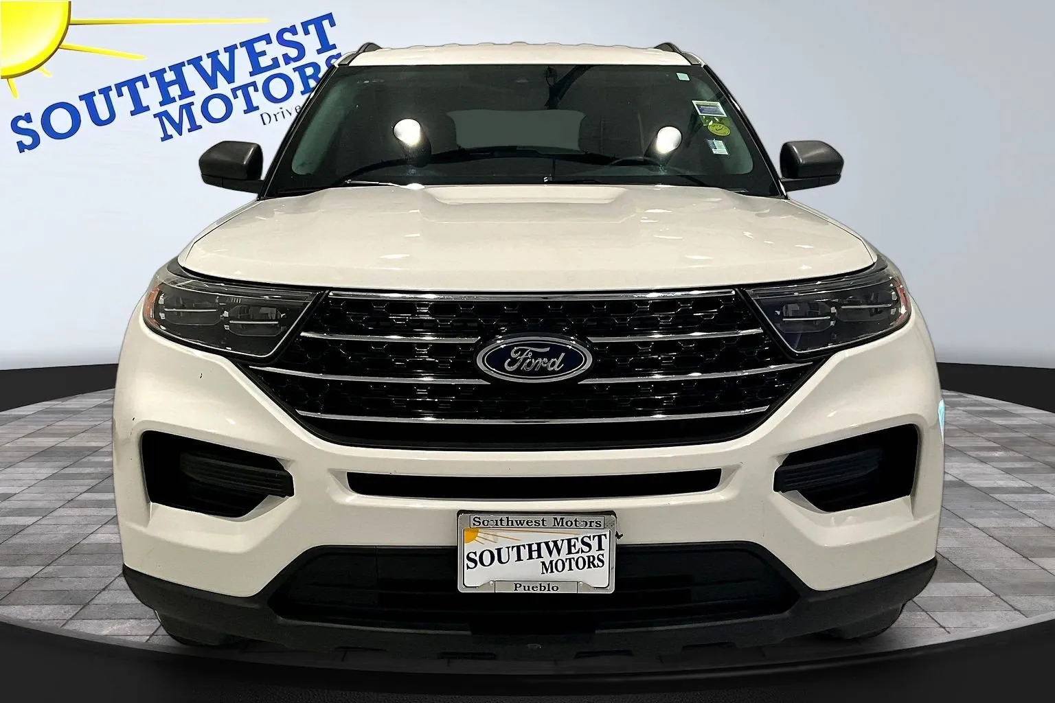Ford Explorer photo 2