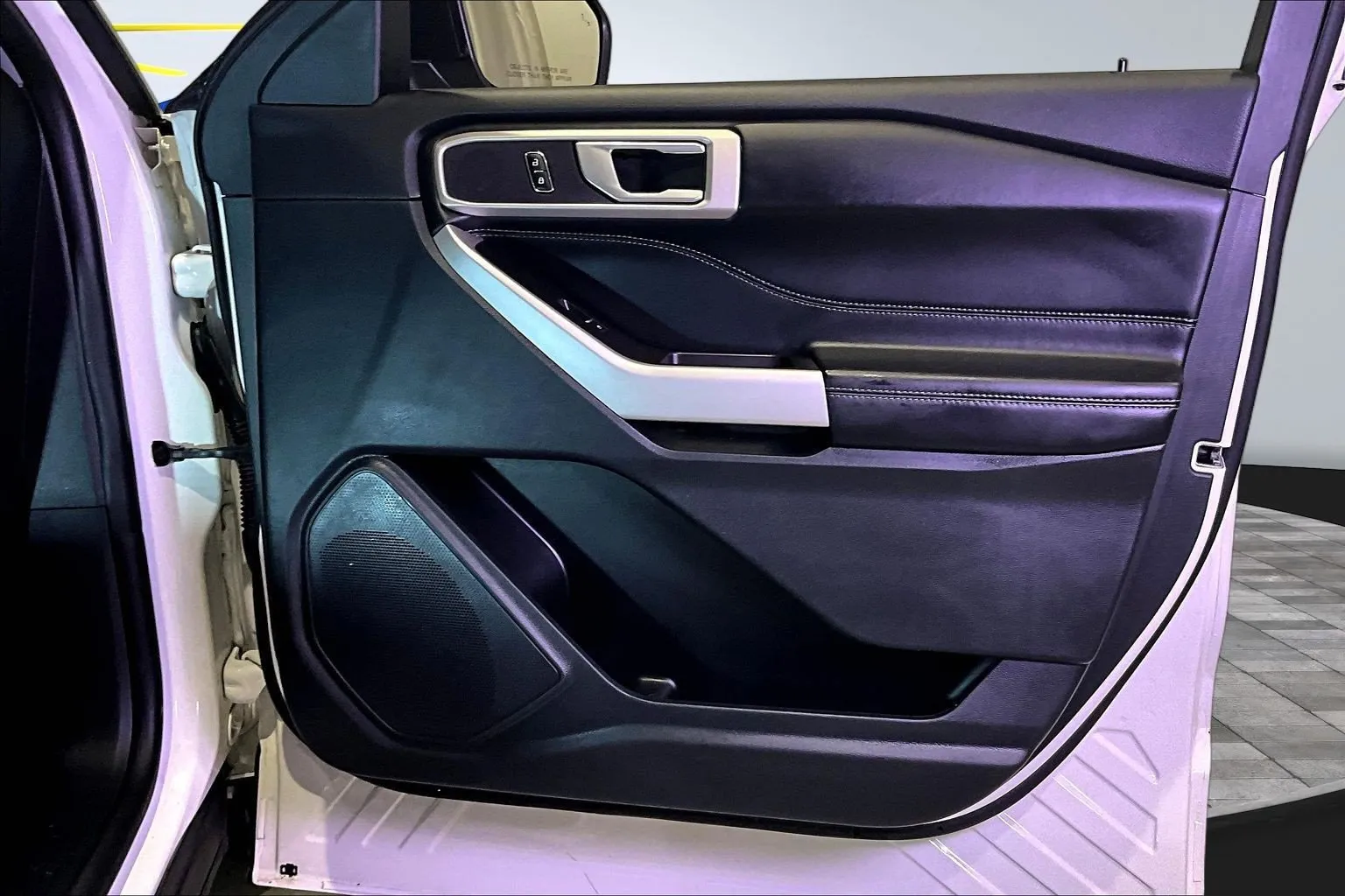 Ford Explorer photo 29