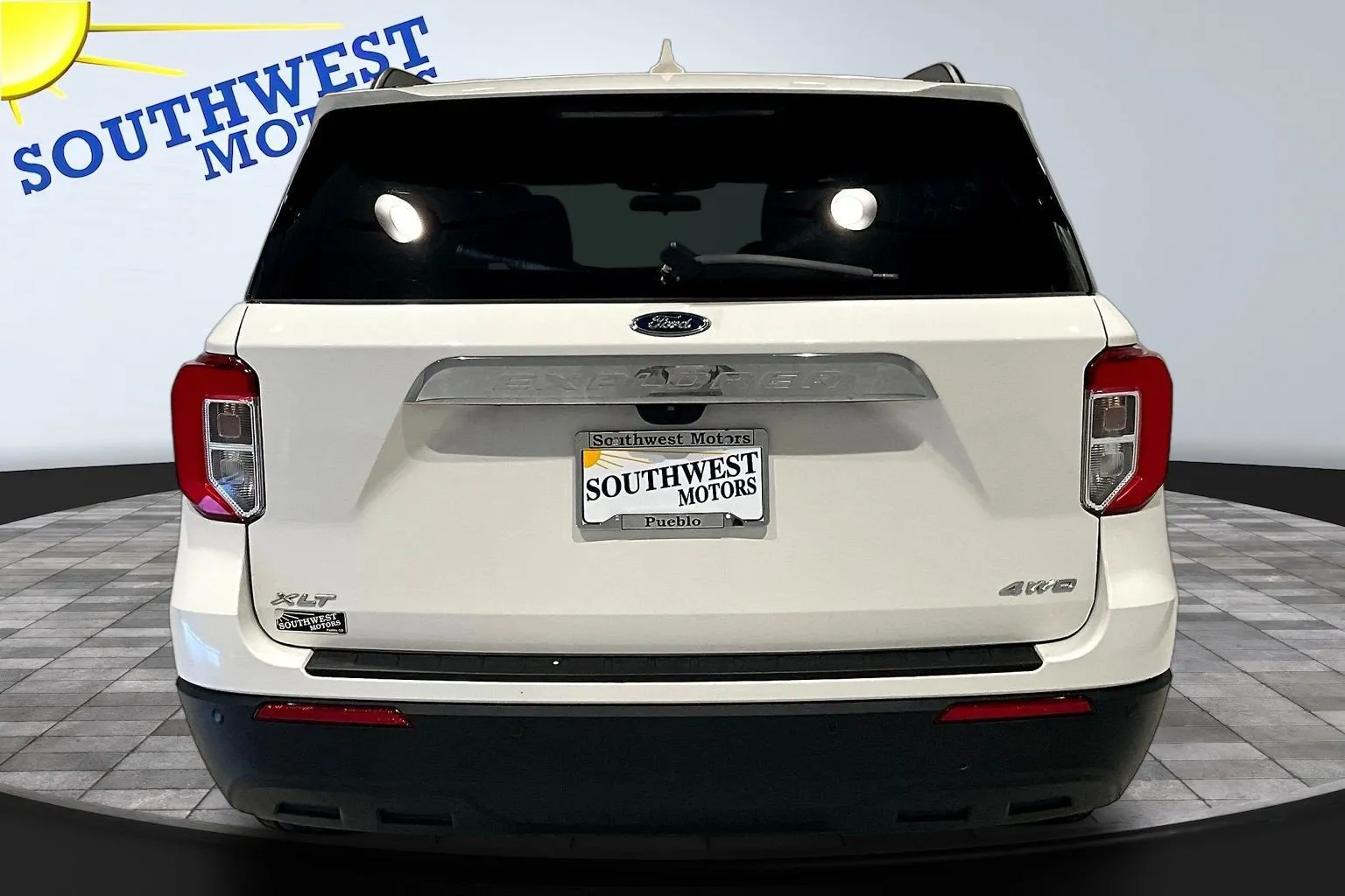 Ford Explorer photo 6