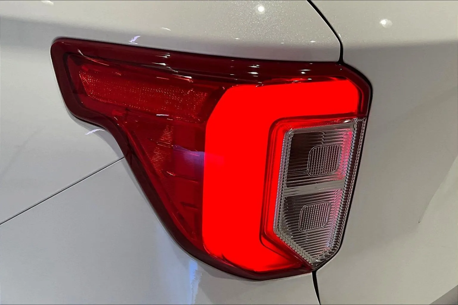 Ford Explorer photo 23