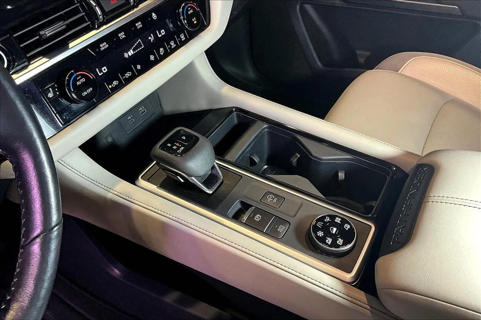Nissan Pathfinder photo 18