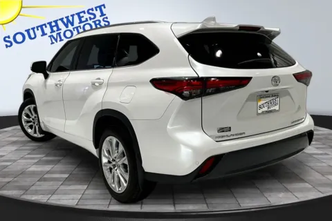 More photos of 2023 Toyota Highlander Limited at Southwest Motors, CO