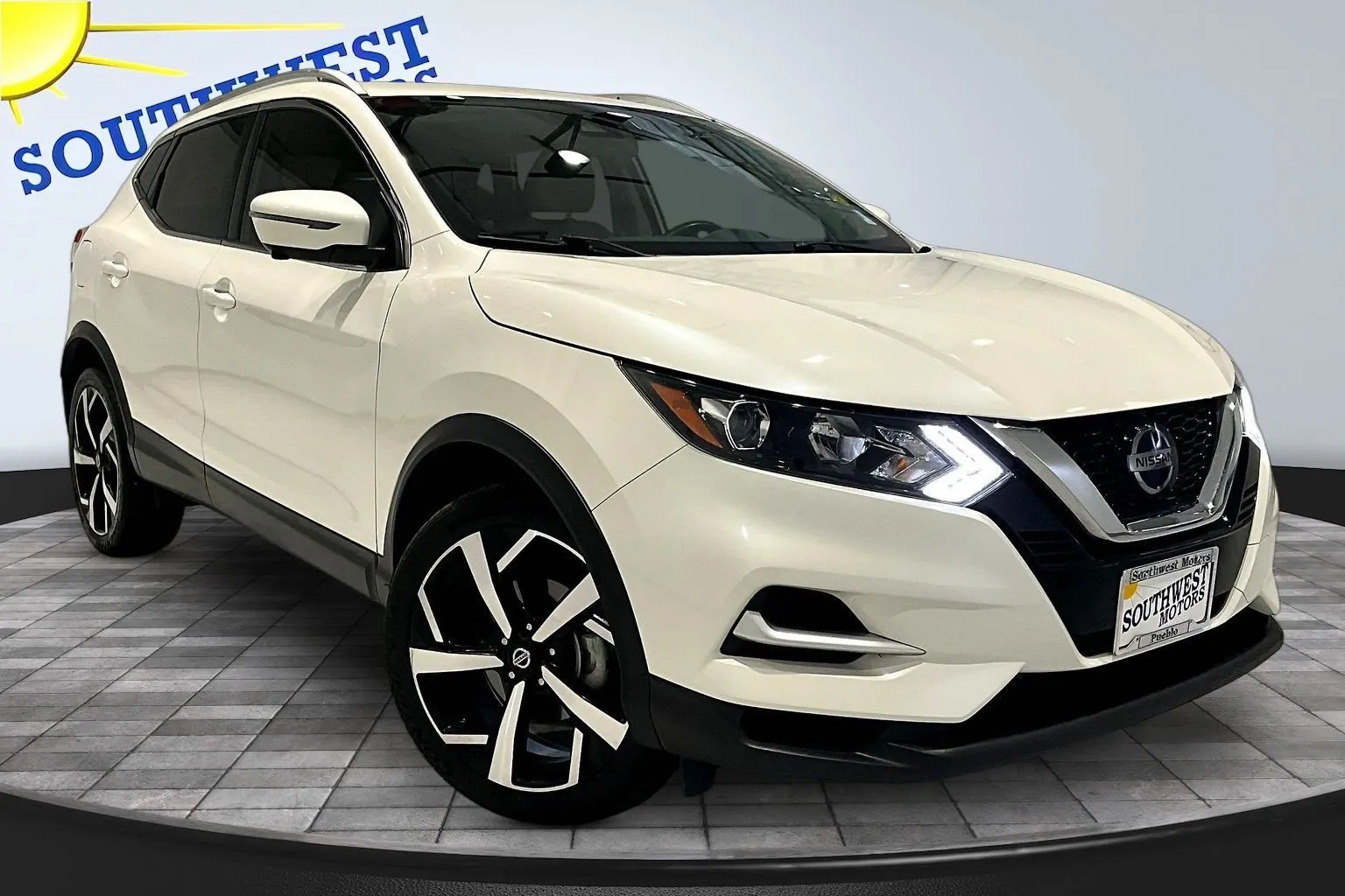 Nissan Rogue Sport photo 3