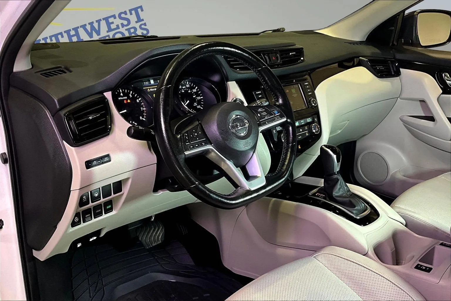 Nissan Rogue Sport photo 18