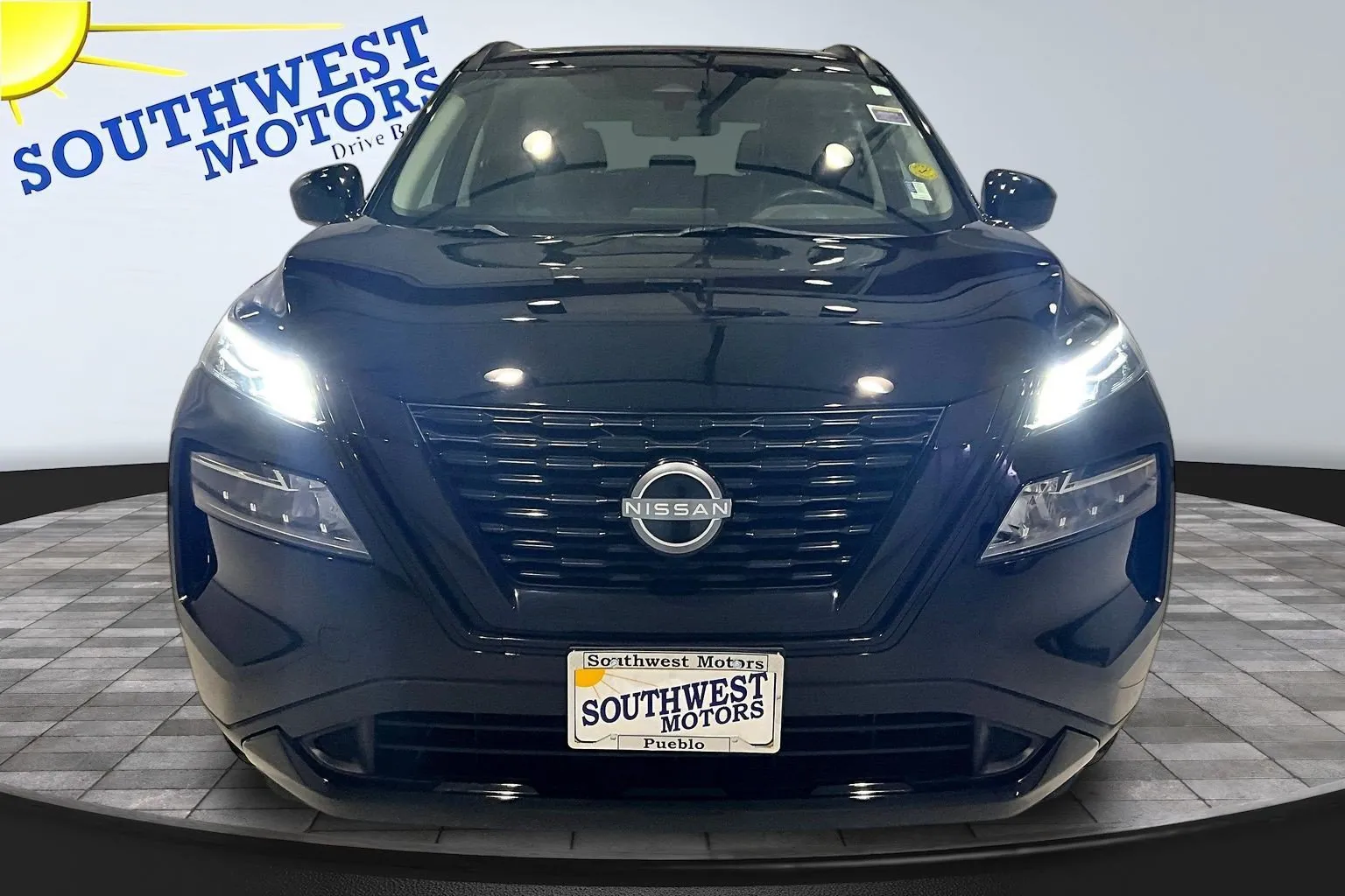 Nissan Rogue photo 2