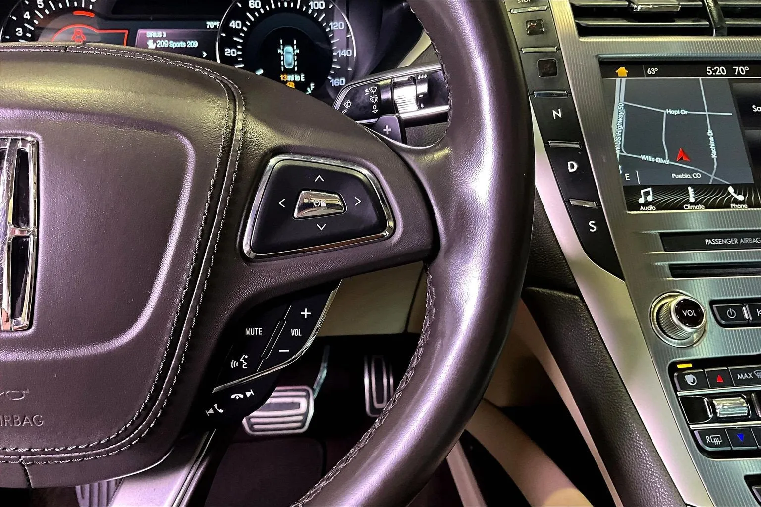 Lincoln MKZ photo 13