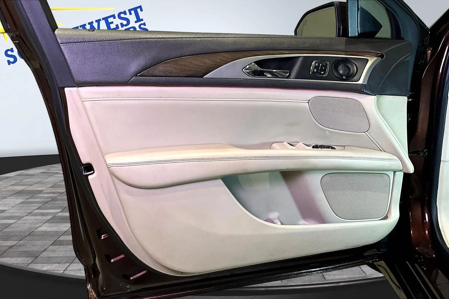 Lincoln MKZ photo 20