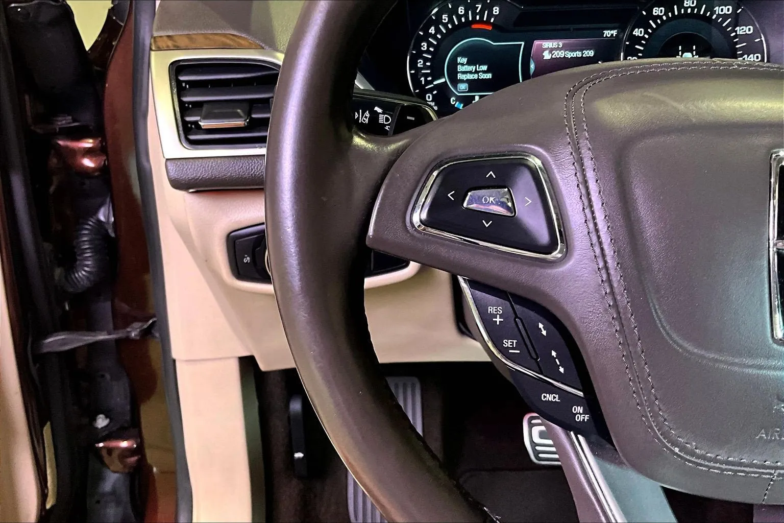 Lincoln MKZ photo 12