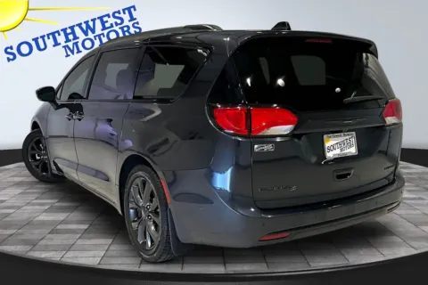 More photos of 2019 Chrysler Pacifica Limited at Southwest Motors, CO