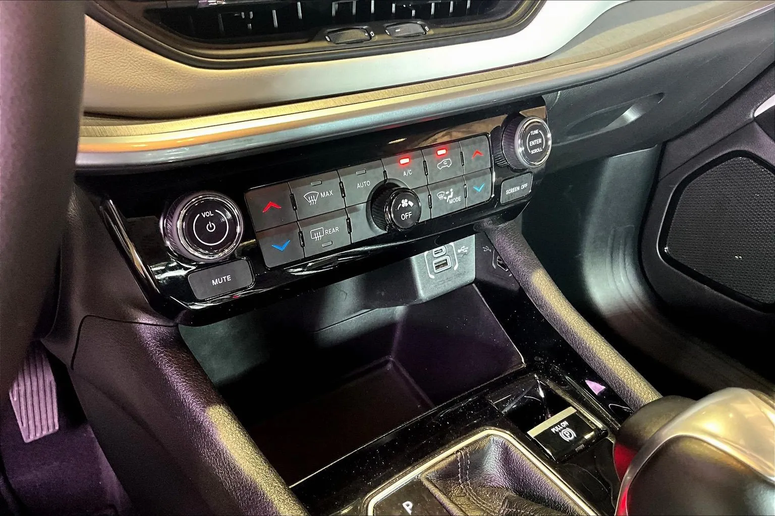 2025 Jeep Compass Limited - Photo 16