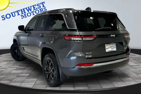 More photos of 2022 Jeep Grand Cherokee Limited at Southwest Motors, CO