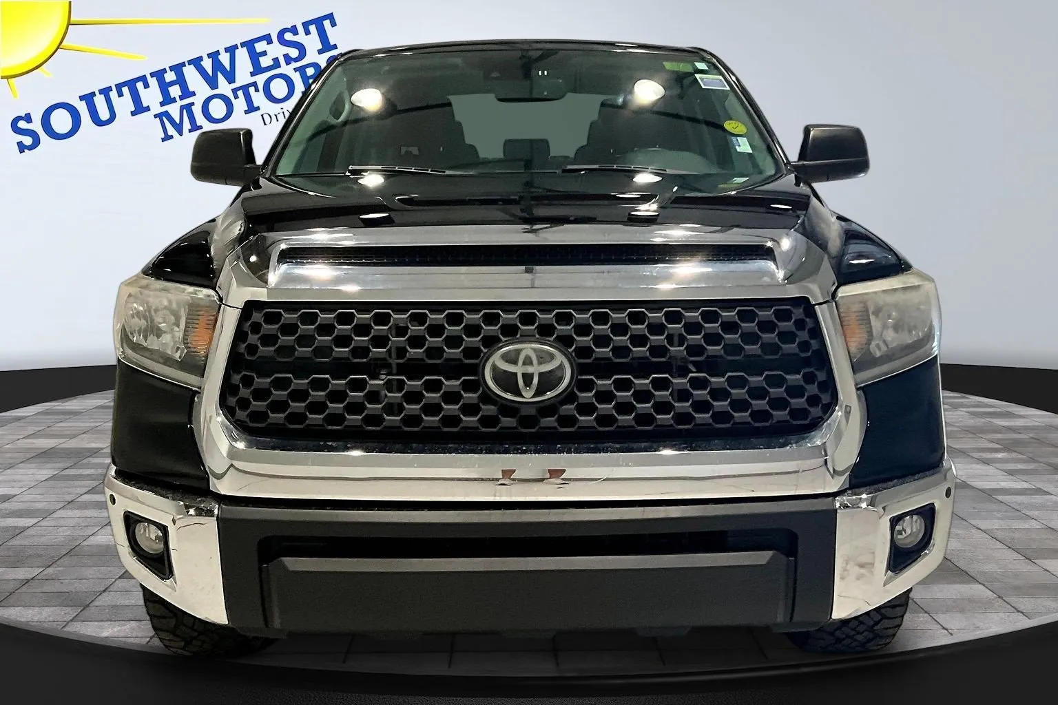 Toyota Tundra photo 2