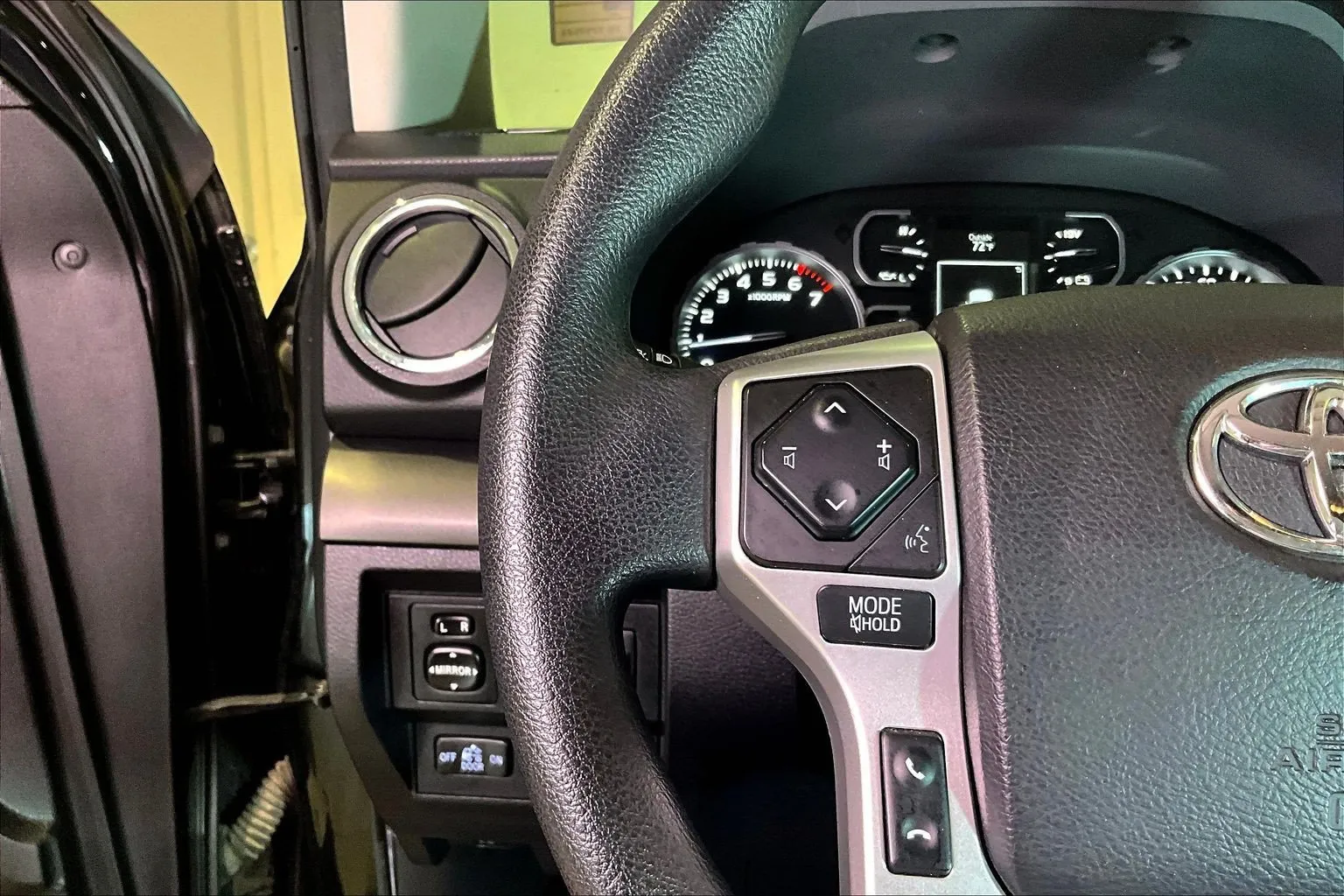 Toyota Tundra photo 13