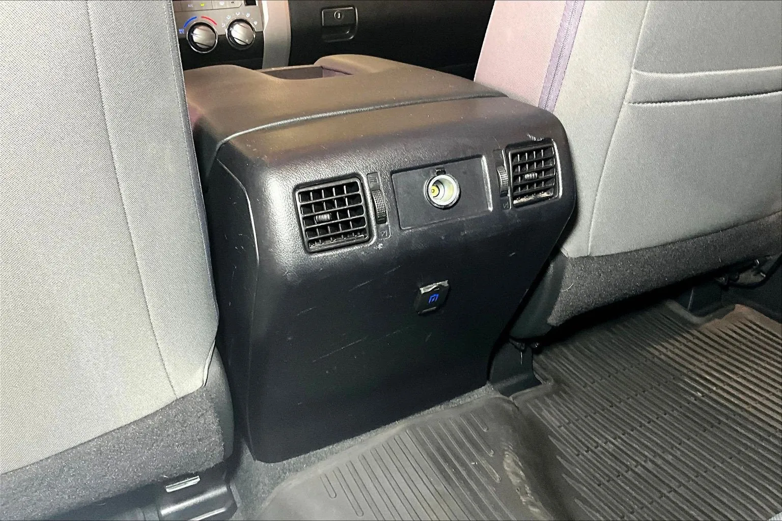 Toyota Tundra photo 12