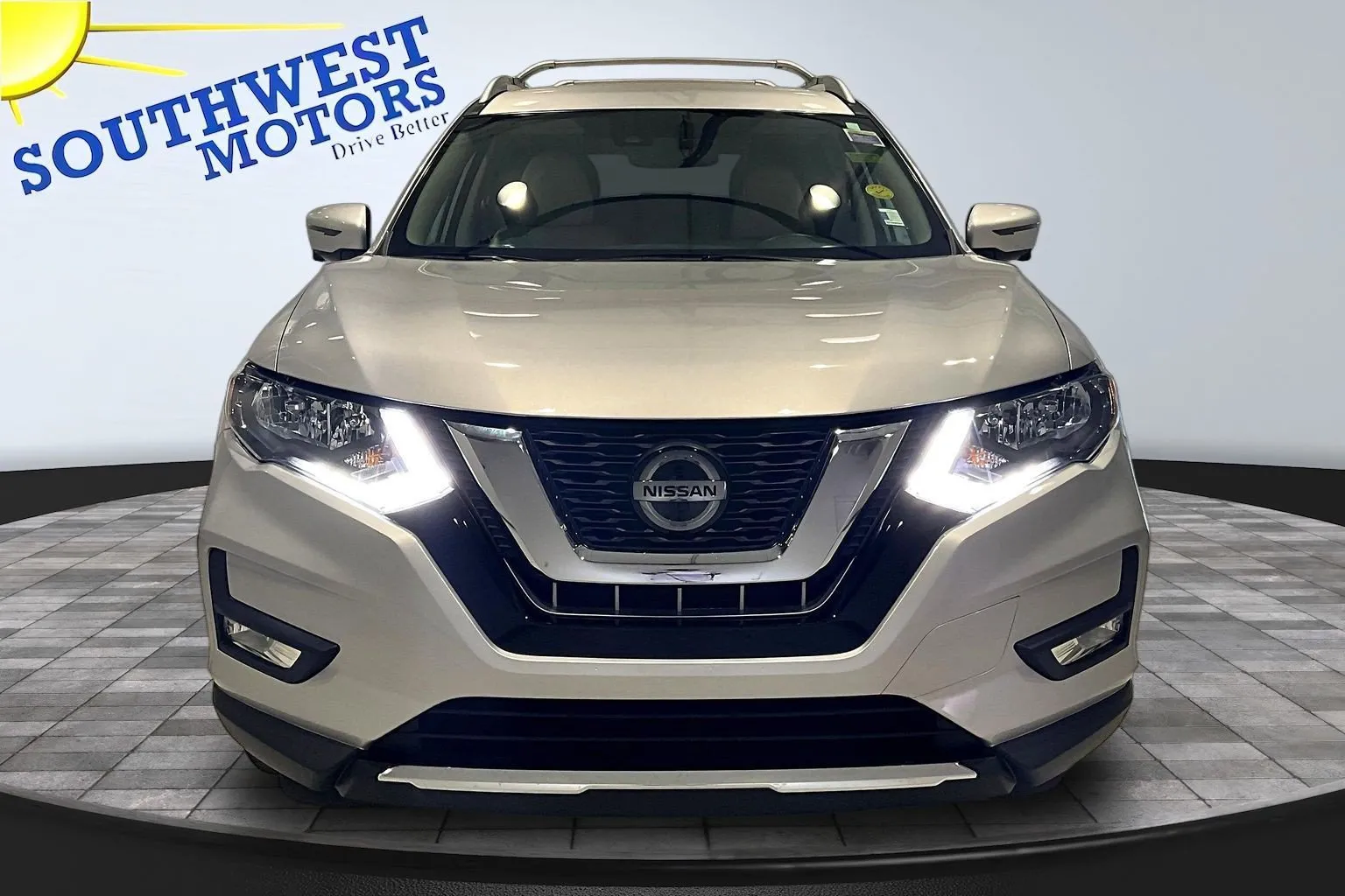 Nissan Rogue photo 2