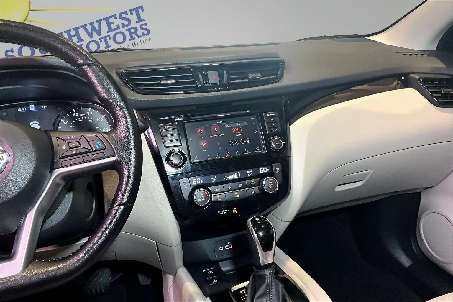 Nissan Rogue Sport photo 10