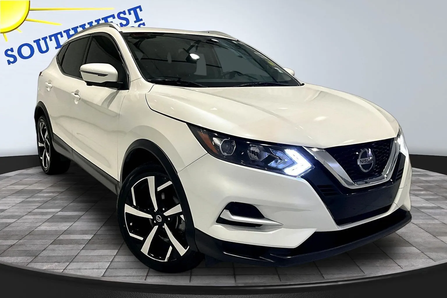 Nissan Rogue Sport photo 3