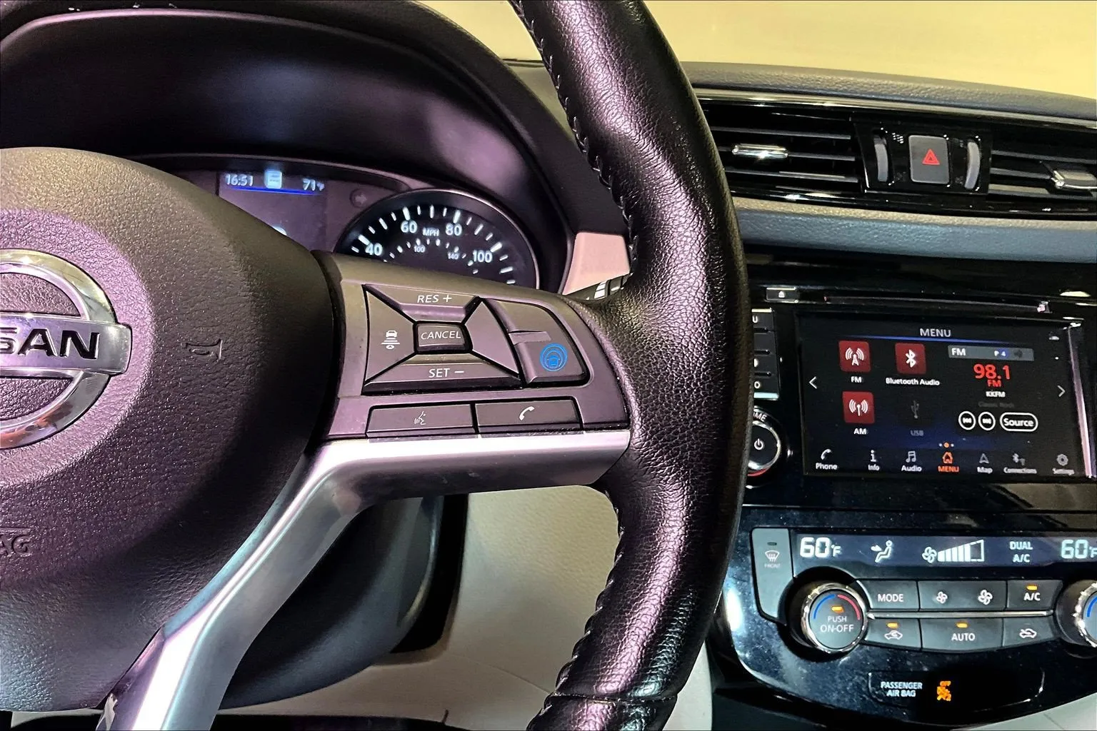 Nissan Rogue Sport photo 13