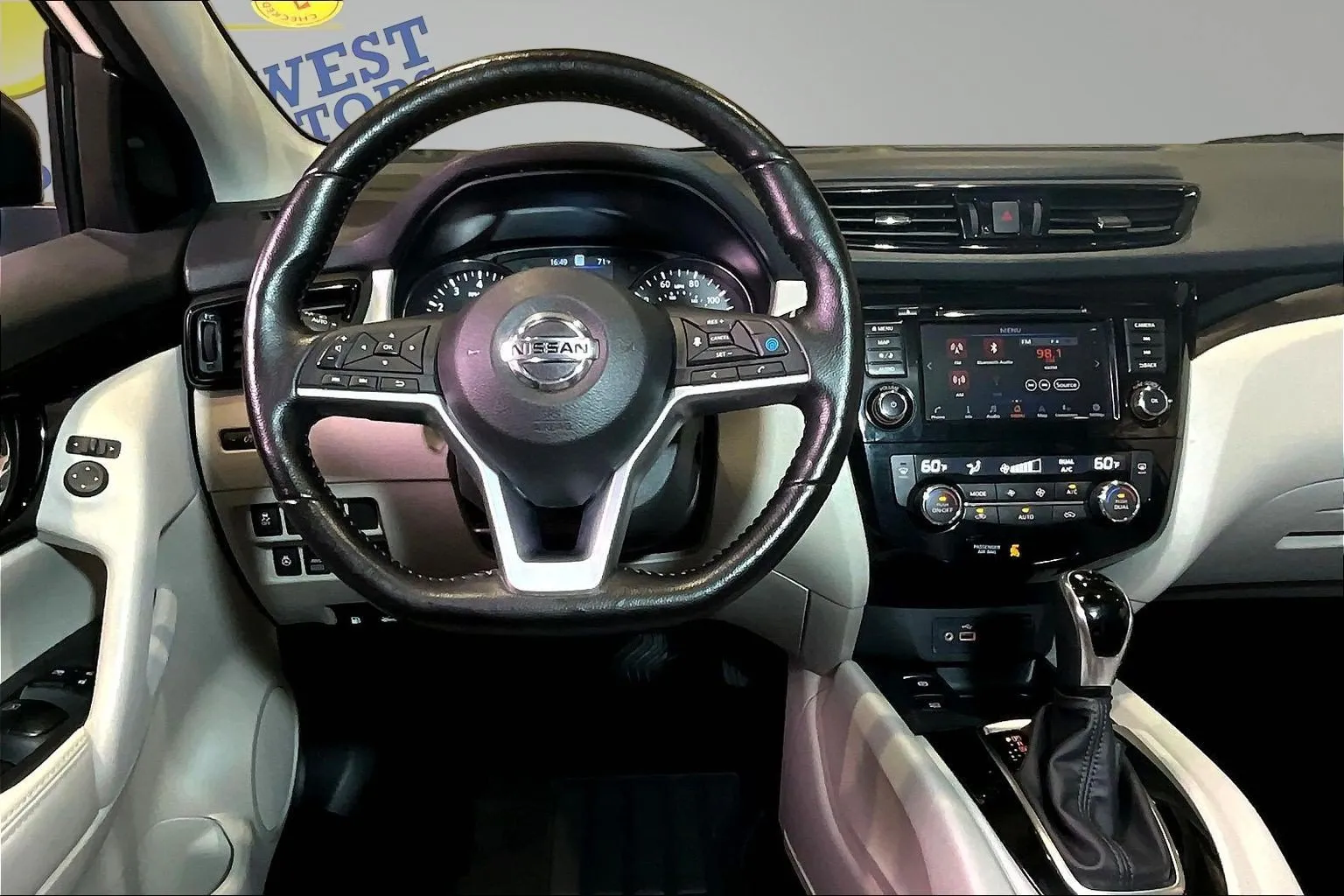 Nissan Rogue Sport photo 9