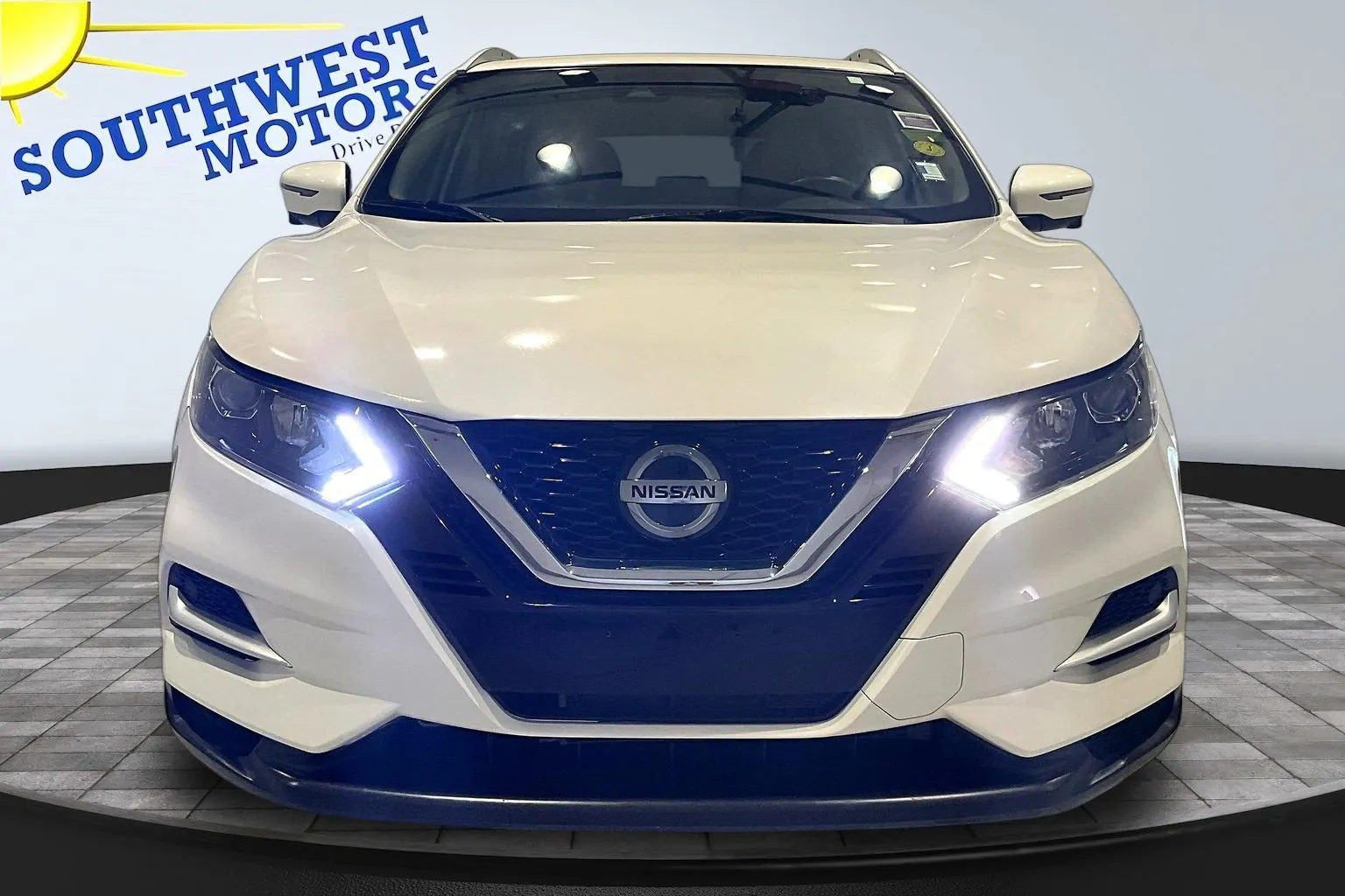 Nissan Rogue Sport photo 2