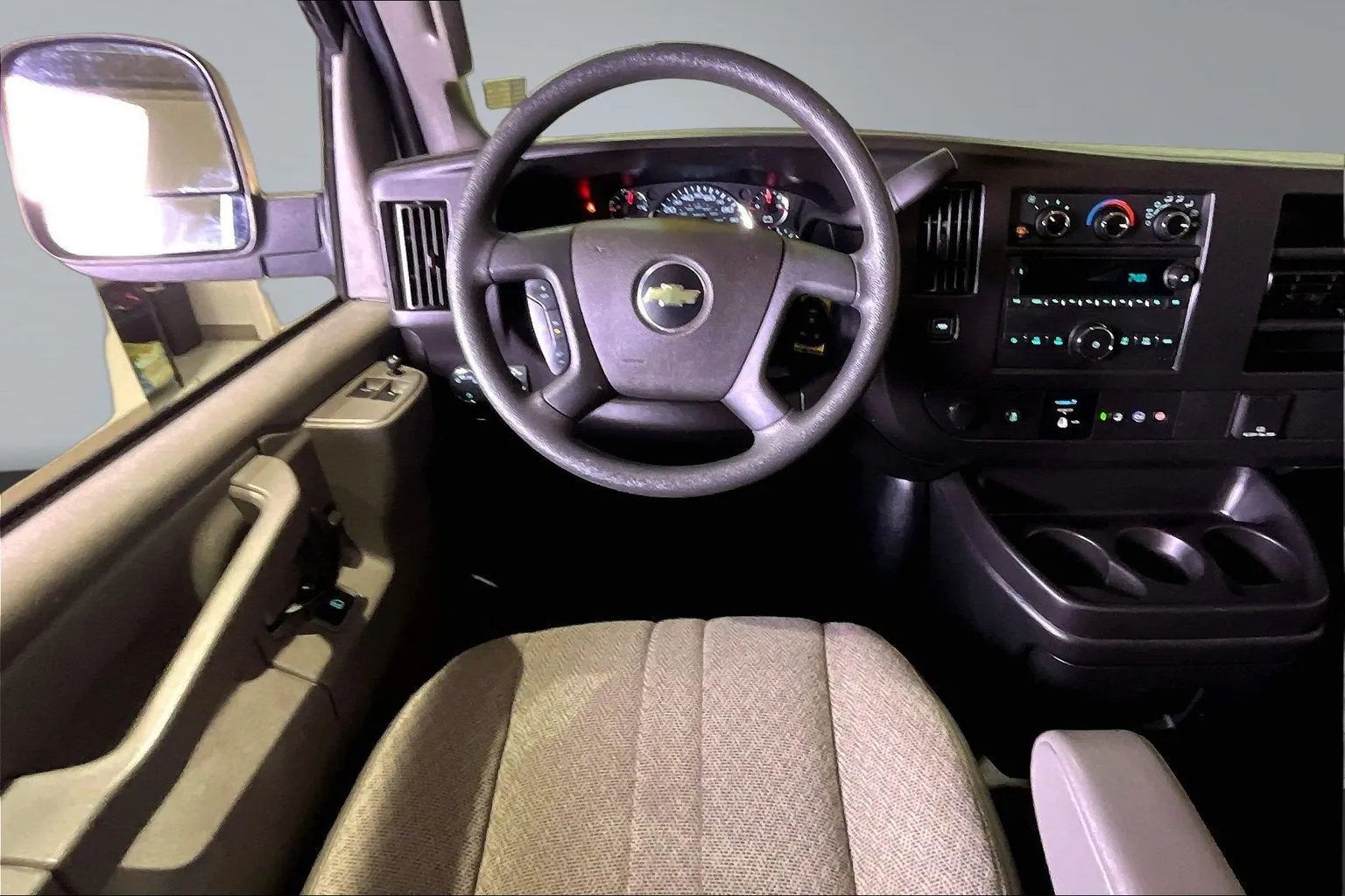2023 Chevrolet Express Passenger LS - Photo 10