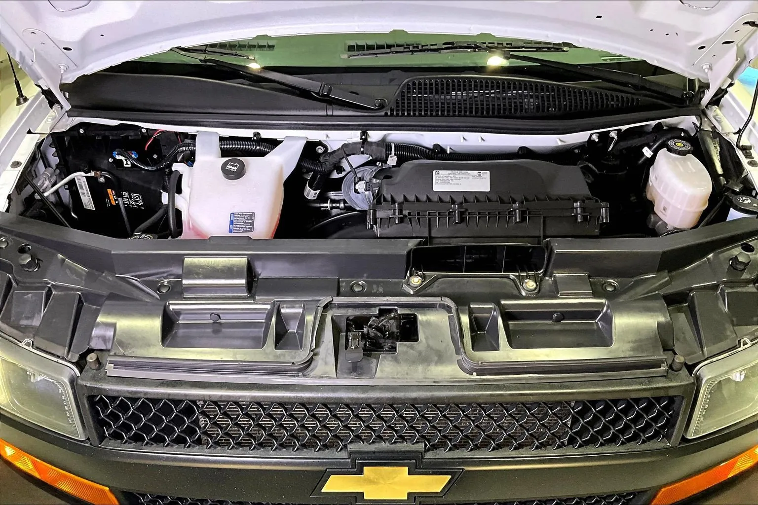 2023 Chevrolet Express Passenger LS - Photo 29