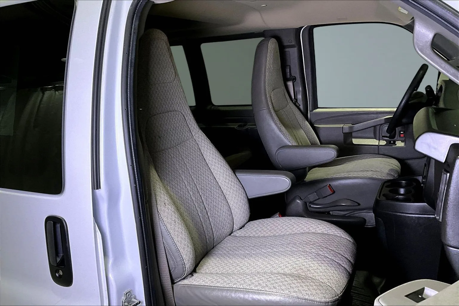 2023 Chevrolet Express Passenger LS - Photo 28
