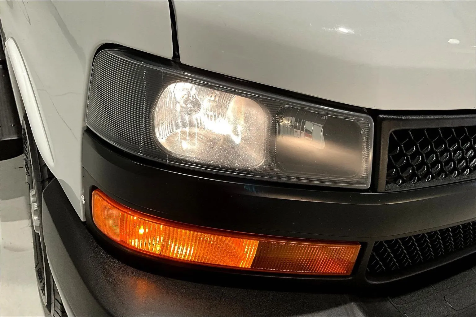 2023 Chevrolet Express Passenger LS - Photo 30