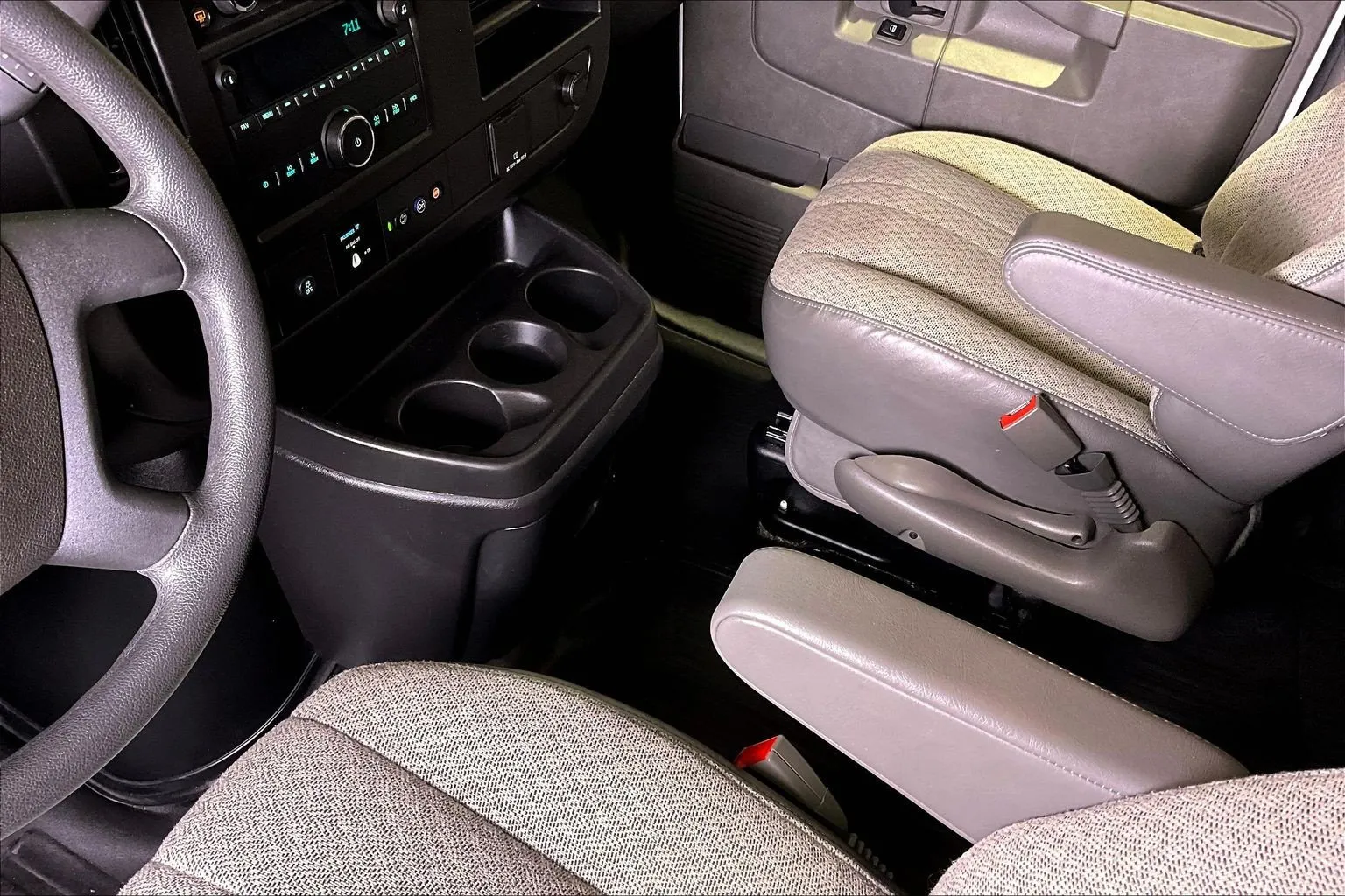 2023 Chevrolet Express Passenger LS - Photo 19