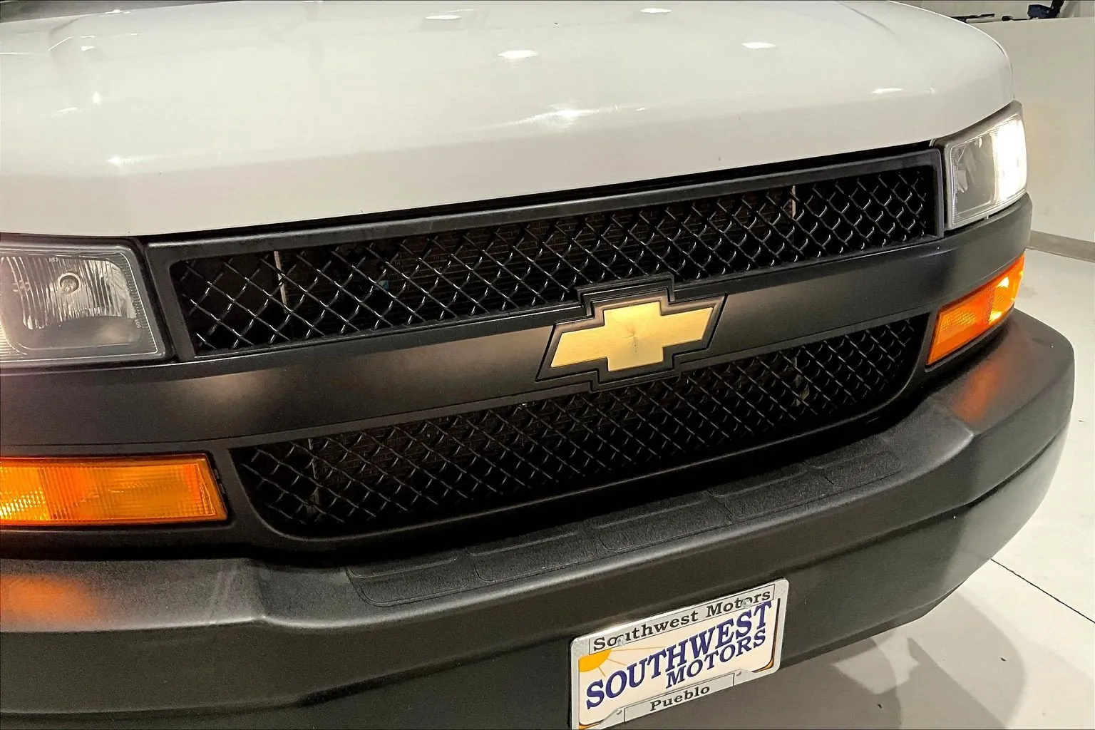 2023 Chevrolet Express Passenger LS - Photo 31