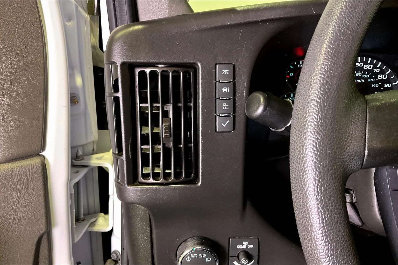 2023 Chevrolet Express Passenger LS - Photo 17