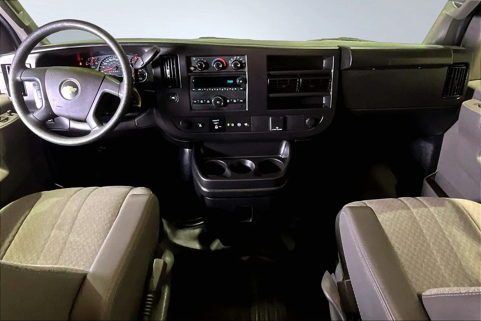 2023 Chevrolet Express Passenger LS - Photo 9