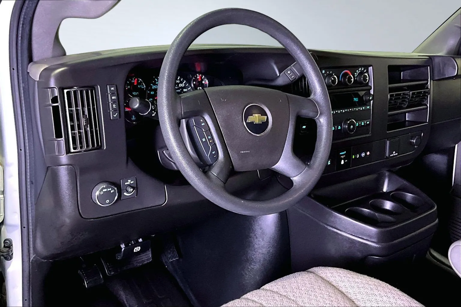 2023 Chevrolet Express Passenger LS - Photo 18