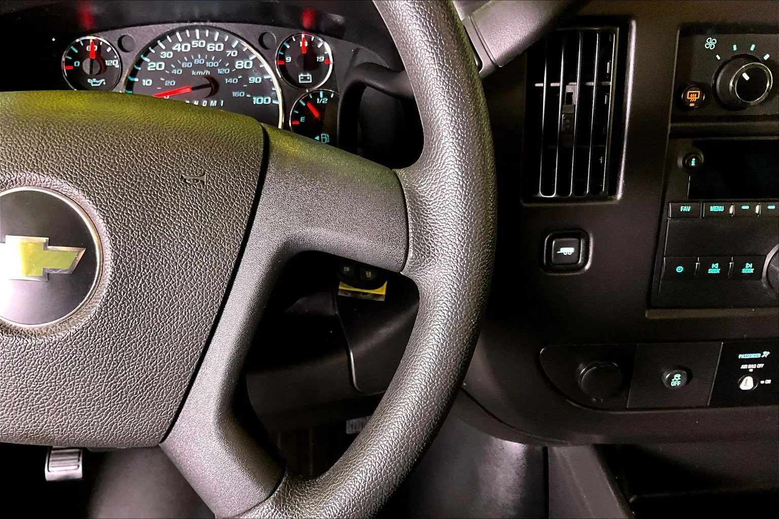 2023 Chevrolet Express Passenger LS - Photo 13