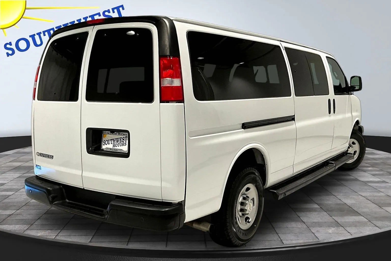 2023 Chevrolet Express Passenger LS - Photo 7