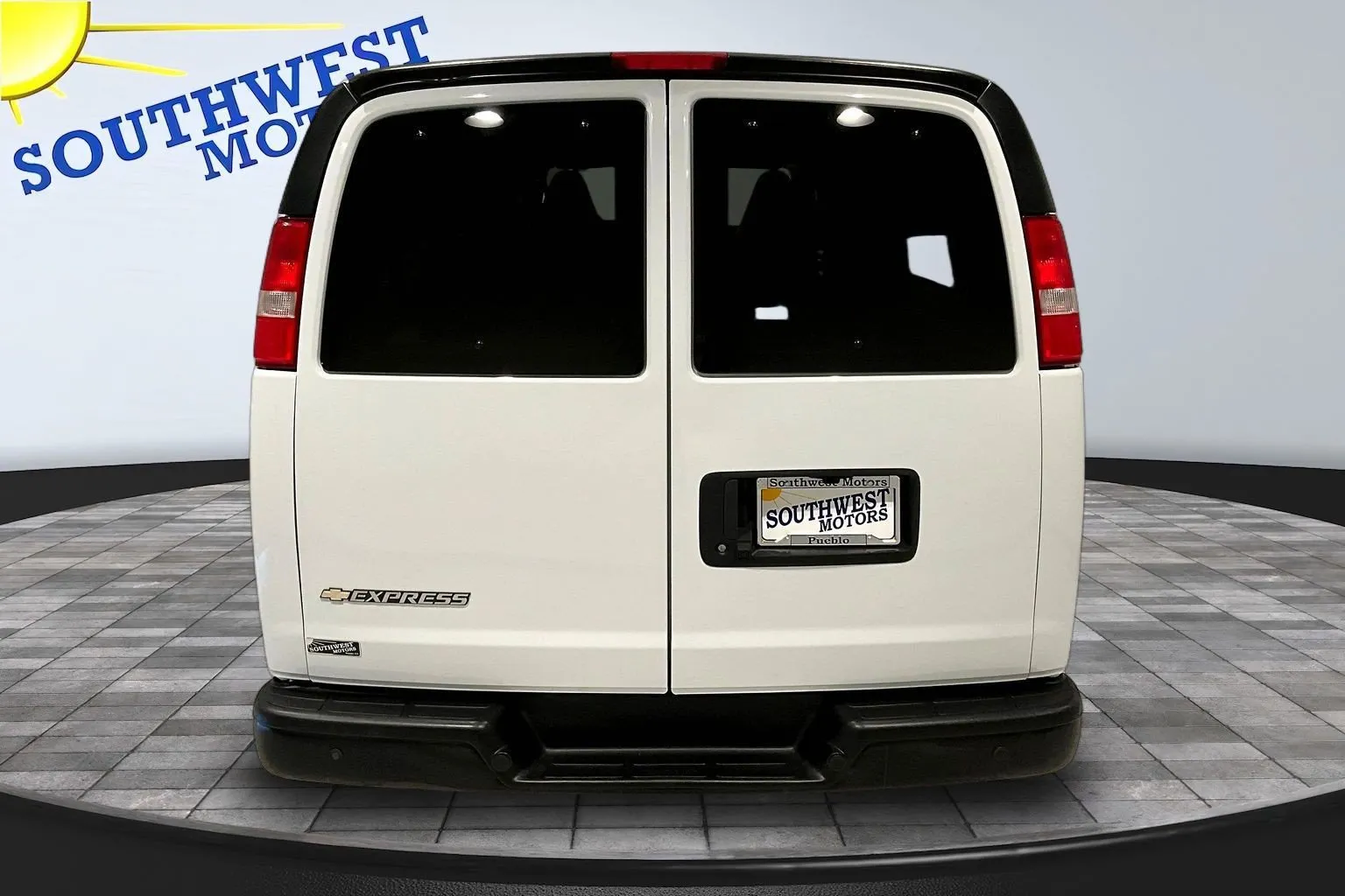 2023 Chevrolet Express Passenger LS - Photo 6