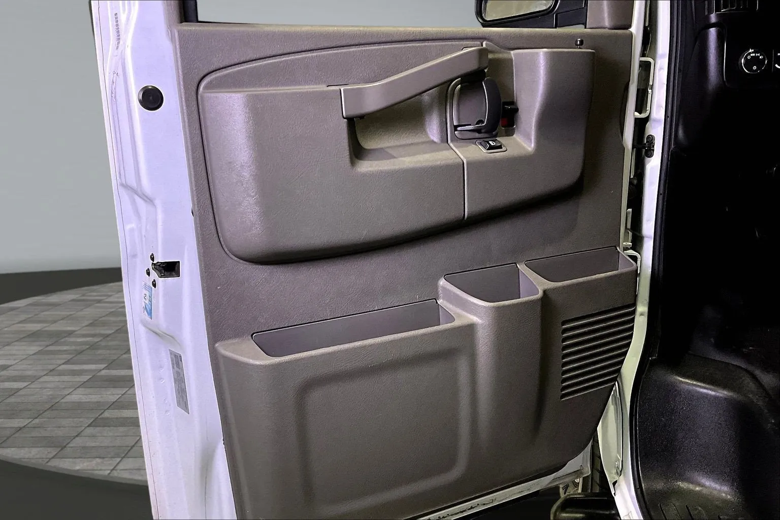 2023 Chevrolet Express Passenger LS - Photo 21