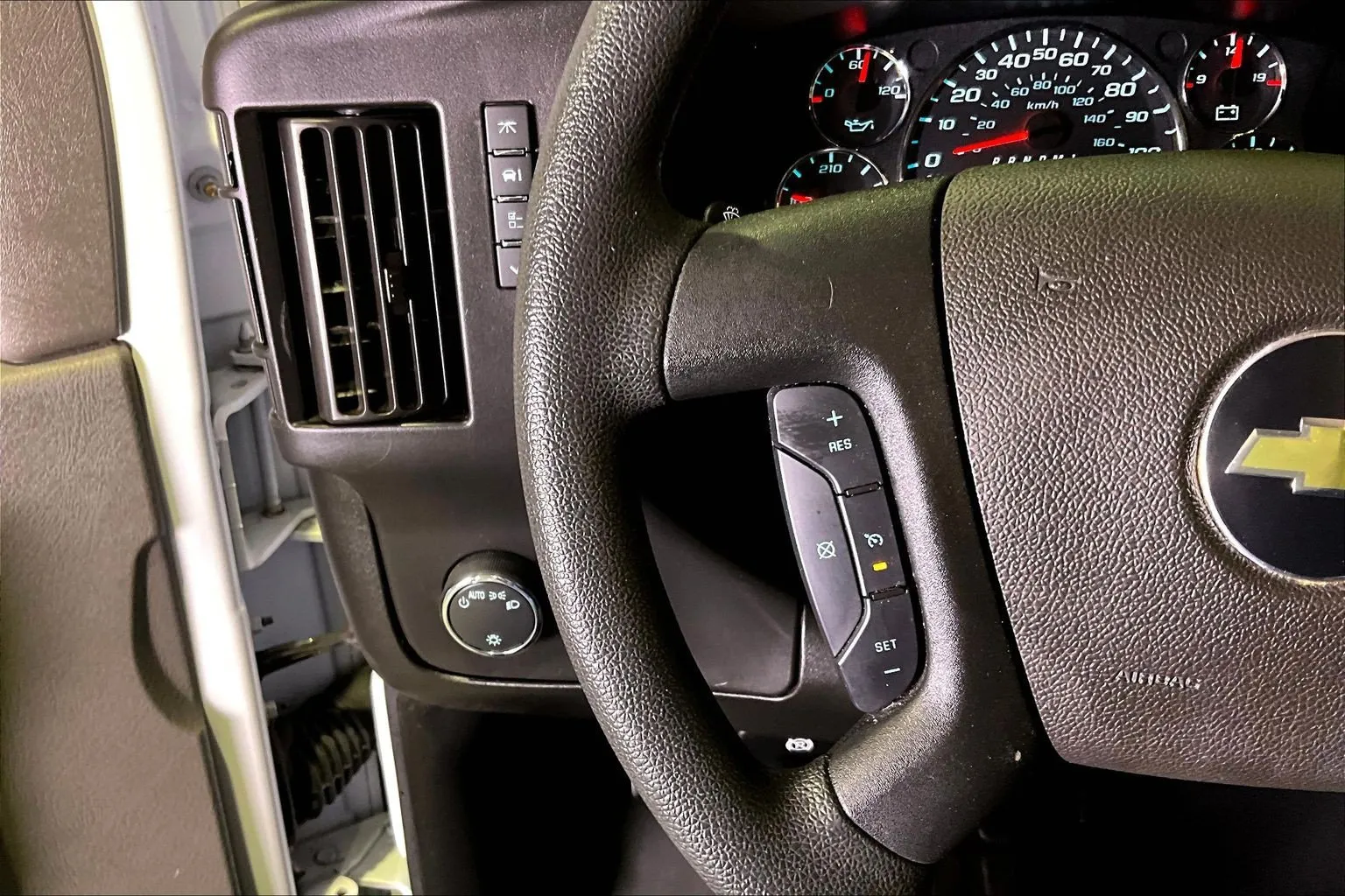 2023 Chevrolet Express Passenger LS - Photo 12
