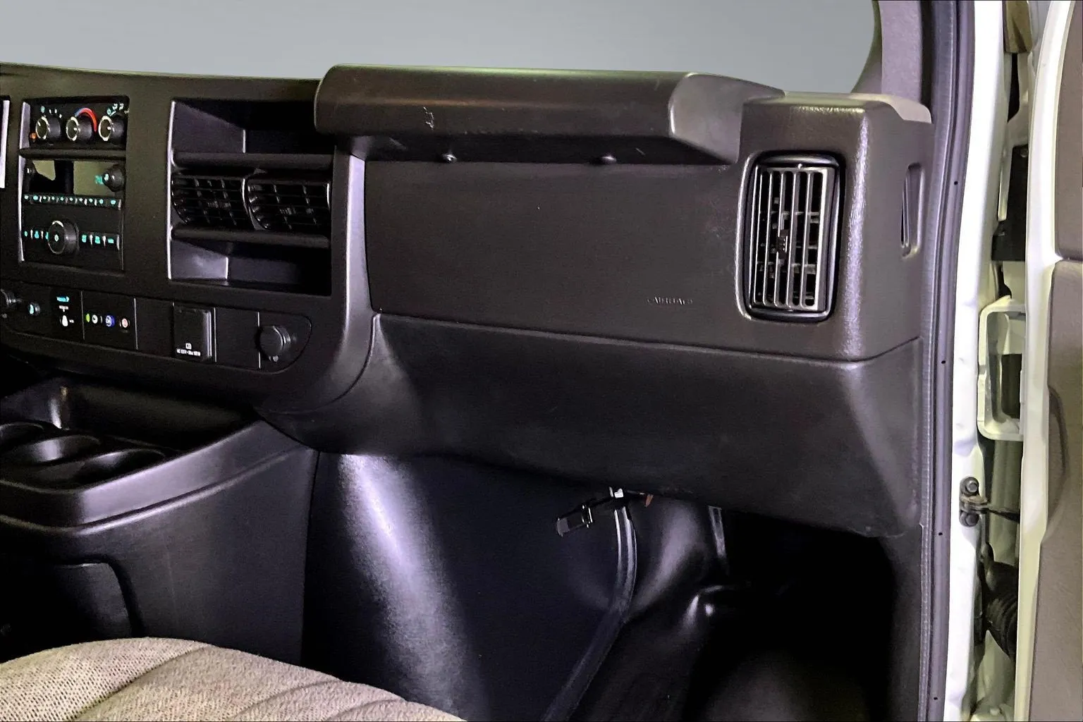 2023 Chevrolet Express Passenger LS - Photo 25