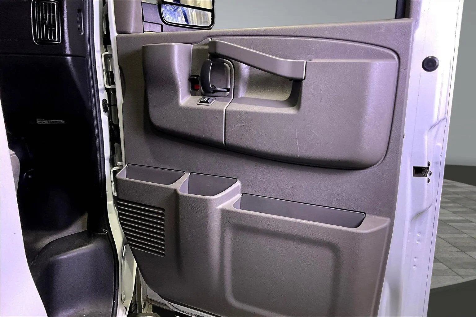 2023 Chevrolet Express Passenger LS - Photo 27