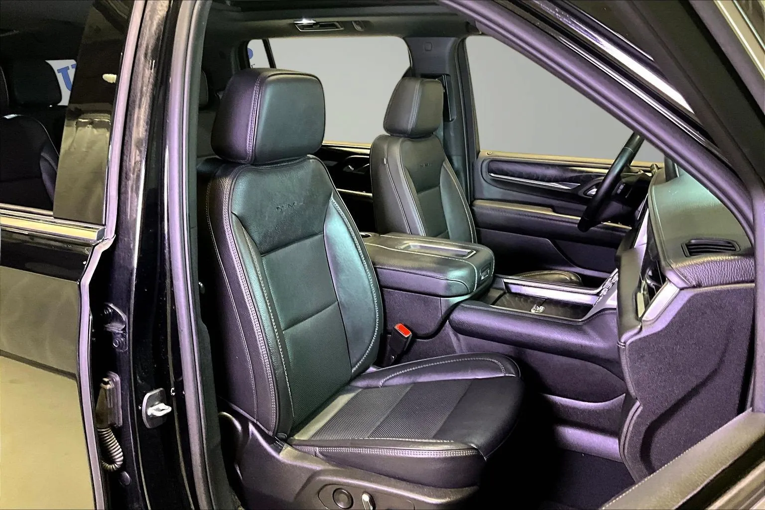 GMC Yukon XL photo 29